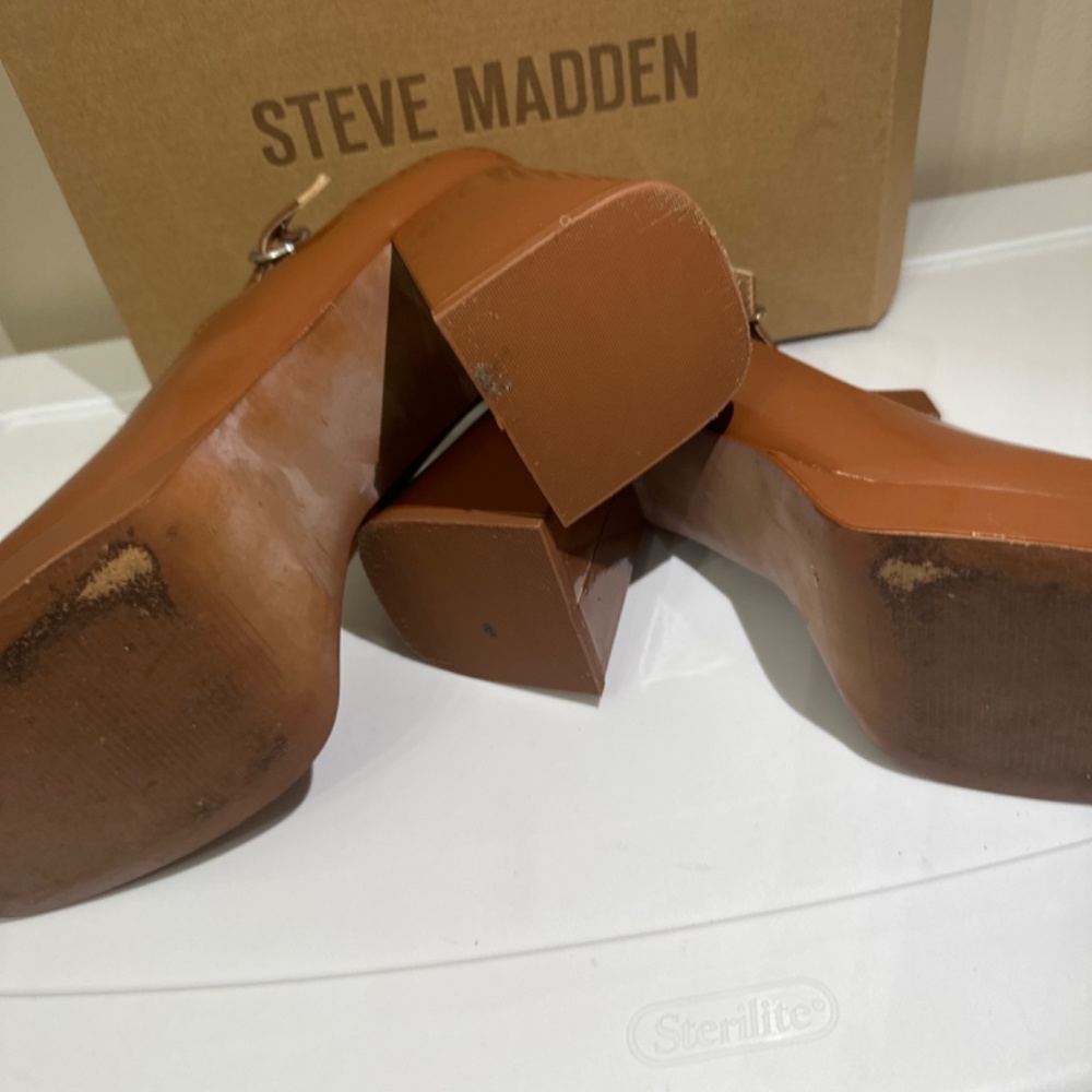 Shoes - Picture 4 of 4